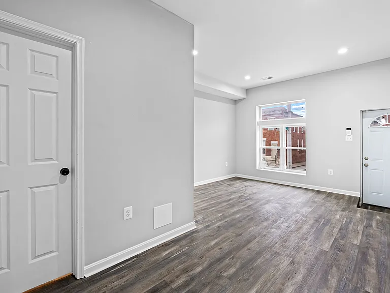 1918 E Lafayette Ave — Photo 3