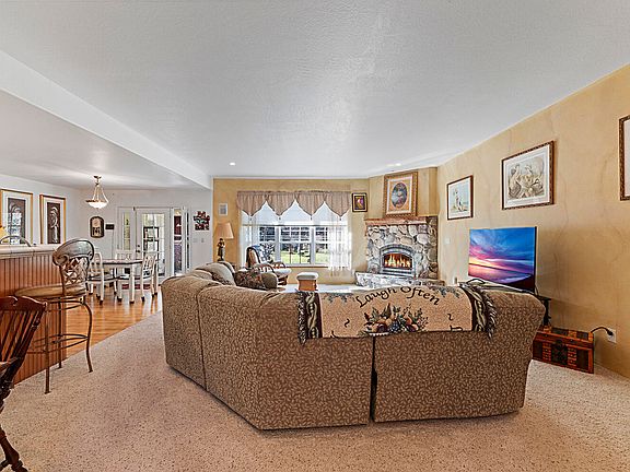 4th image of 698 Ewe Creek Rd