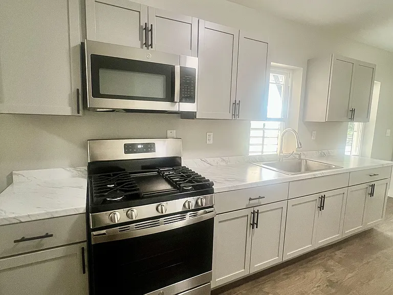2513 Francis St #1 — Photo 16