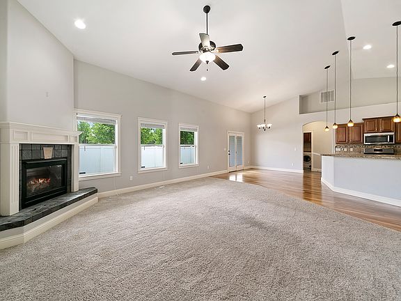 4th image of 1941 W Placer Creek Ct