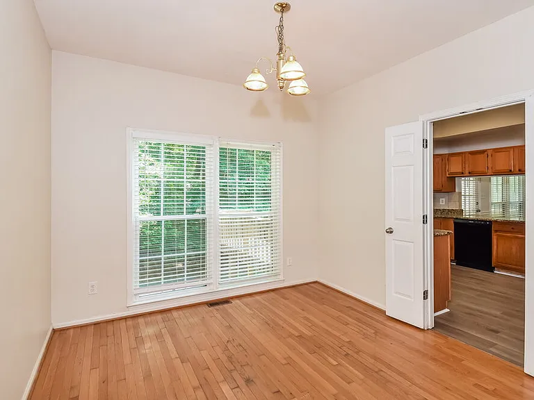4118 Huntcliff Dr — Photo 8