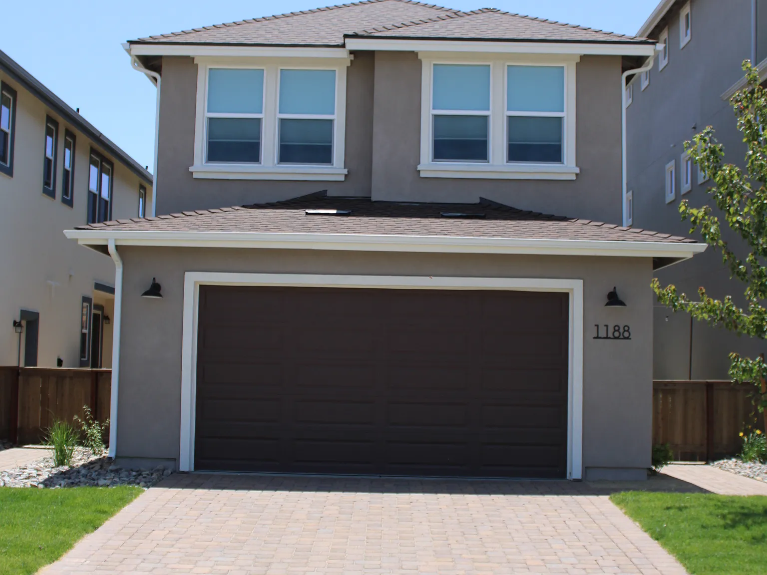 1188 Grove St — Photo 2