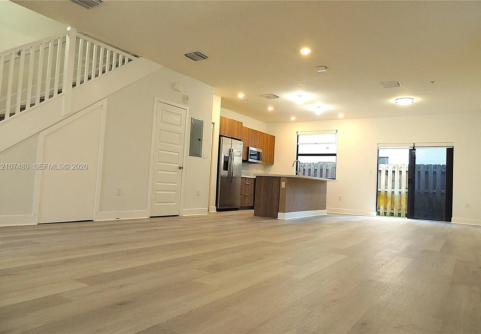 3 bed, 2.5 bath, 1429 sqft, $3,650 — Photo 4
