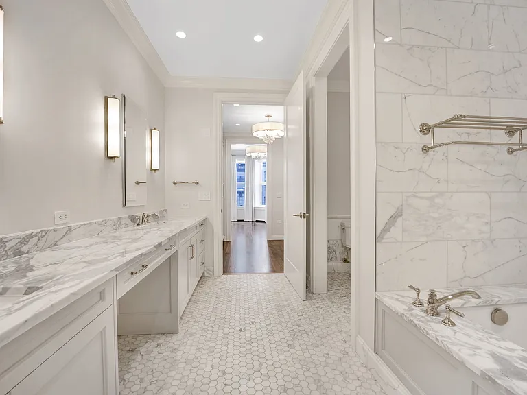 105 W Chestnut St #105 — Photo 16