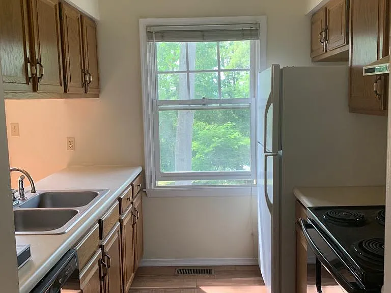 534 Becker St — Photo 18