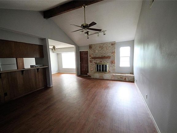 2nd image of 1902 Garden Villa Dr