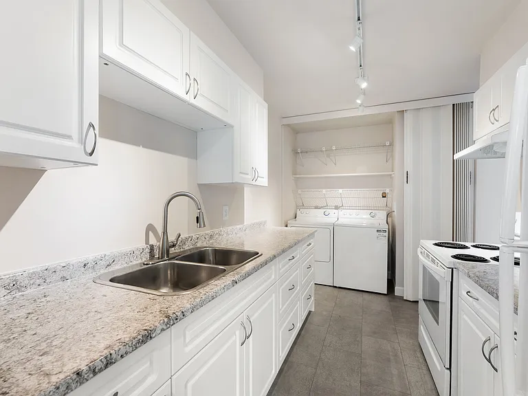 1480 Duchess Ave #D259 — Photo 9