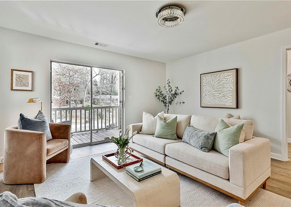 1st image of 1029 N Jamestown Rd