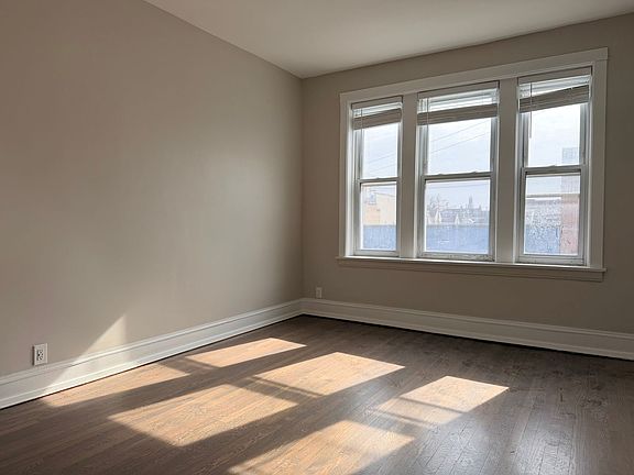 4th image of 3712-14 W Belmont Ave #2F