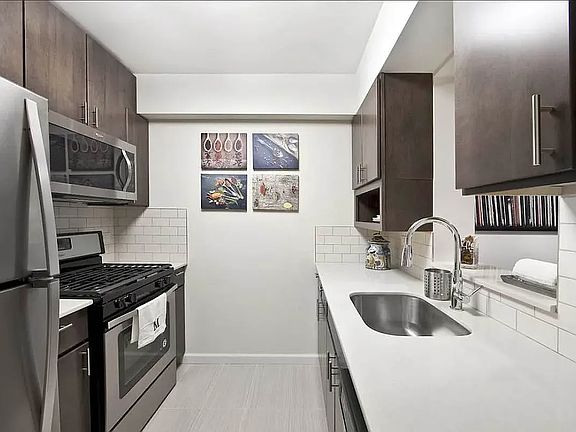5th image of 2763 Morris Ave APT 502