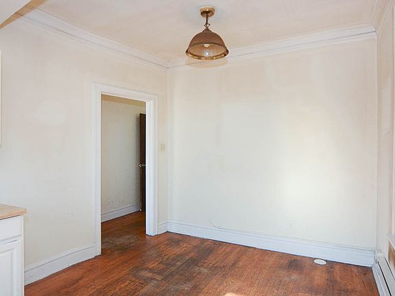 5th image of 3937 N Janssen Ave APT 3E