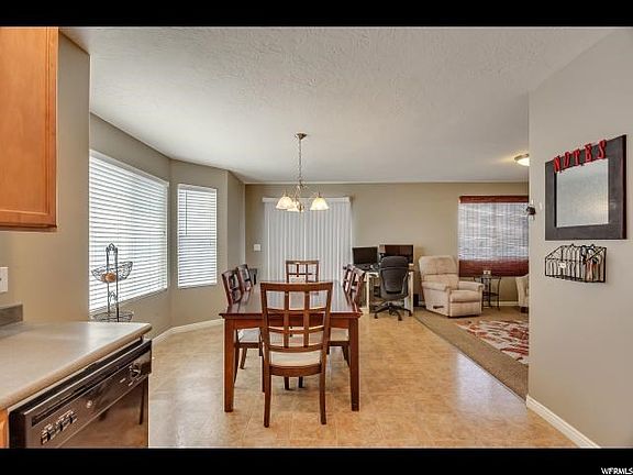 4th image of 476 W Bountiful Way