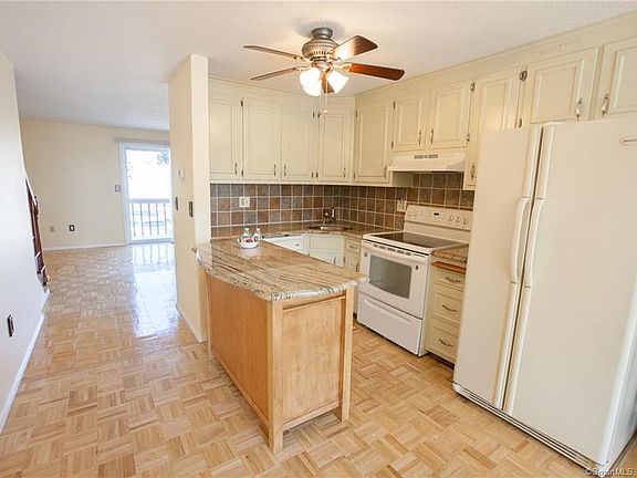 2nd image of 23 Smith St Unit 3B