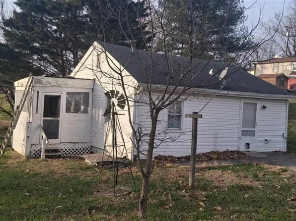 950 Clark St, Christiansburg, VA 24073