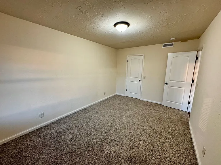 Renaissance Park Apartments — Photo 6
