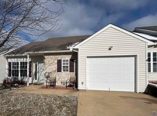 1861 Fall Creek Dr, Tonganoxie, KS 66086