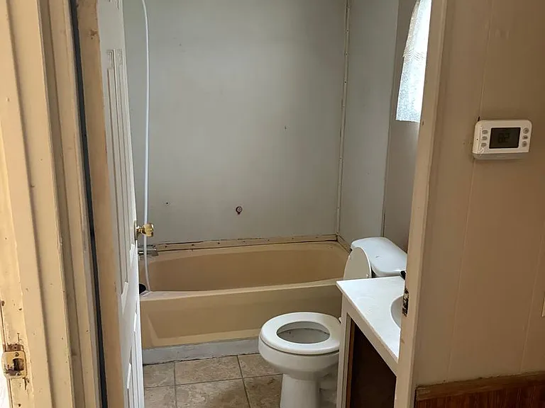 300 Hickory St — Photo 8