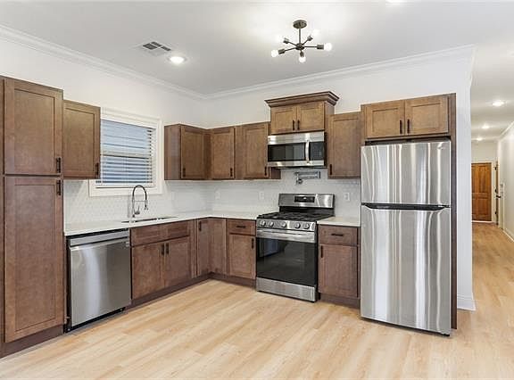 3rd image of 2028 Saint Anthony St