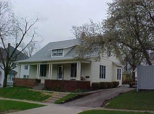 1006 E 1st St, Pella, IA 50219