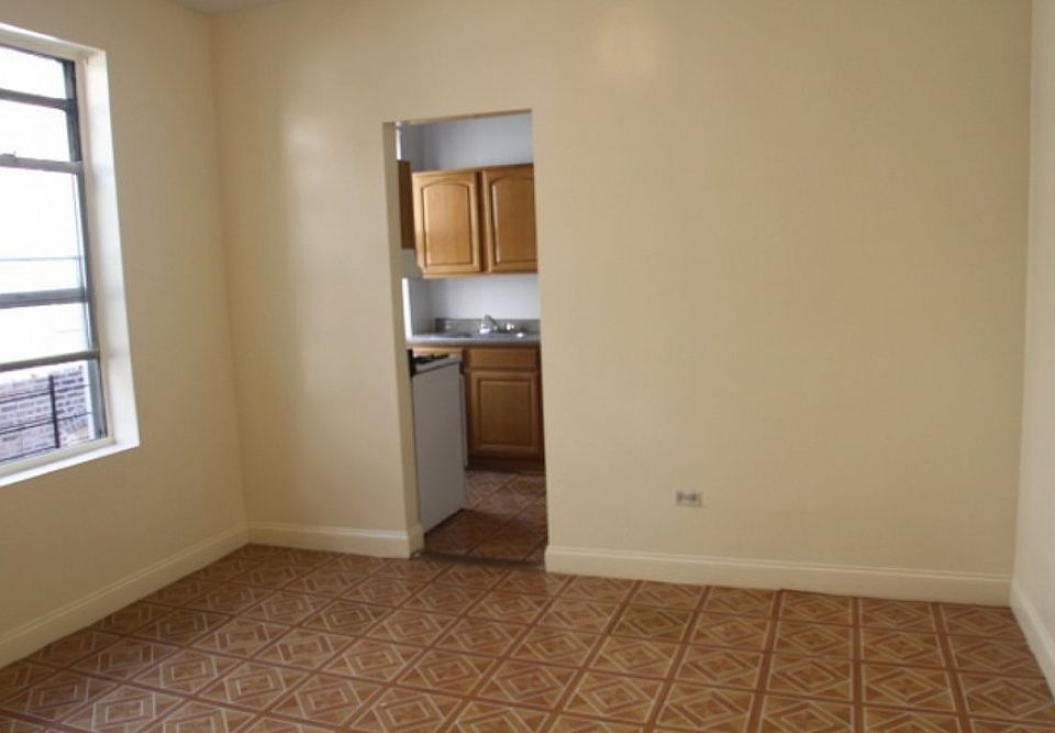 2nd image of 565 W 175th St APT 43