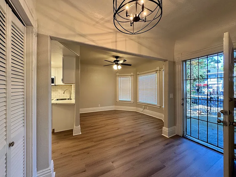 1504 E Street — Photo 1