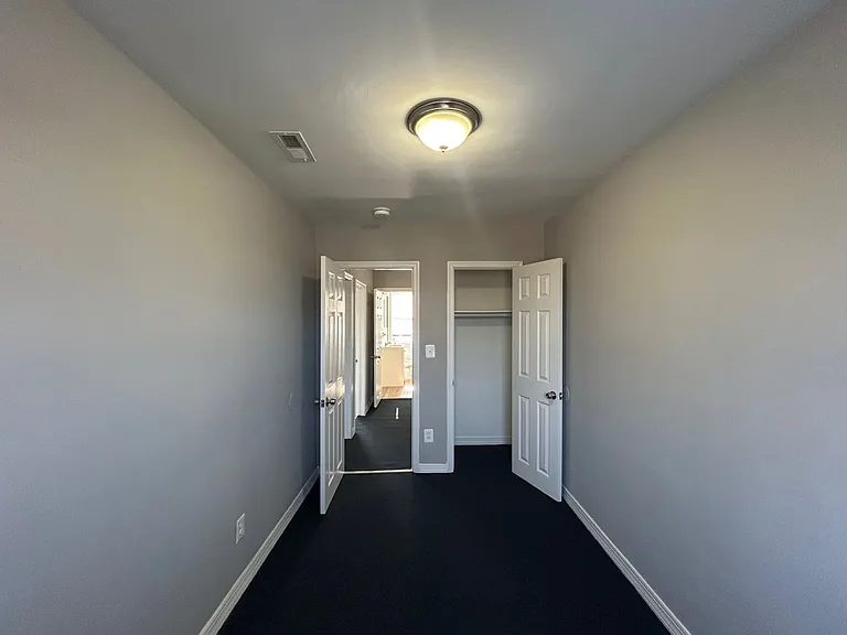 2912 E Federal St — Photo 6