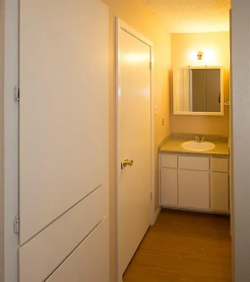 400 W 34th St #102 — Photo 8