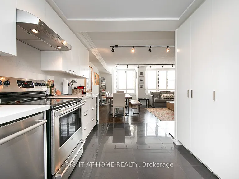 280 Simcoe St #1405 — Photo 16