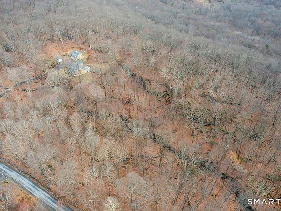 5th image of 10 Chimney Hill Road