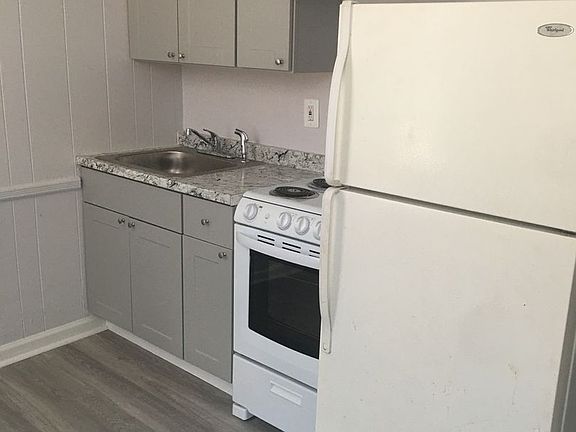 3rd image of 708 W Marshall St APT 1