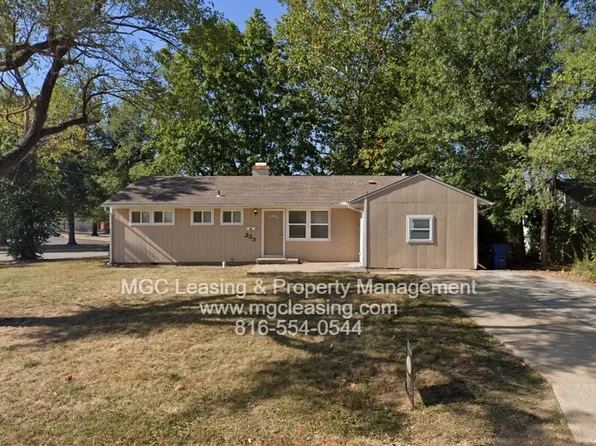 228 SW McClendon Dr, Lees Summit, MO 64081