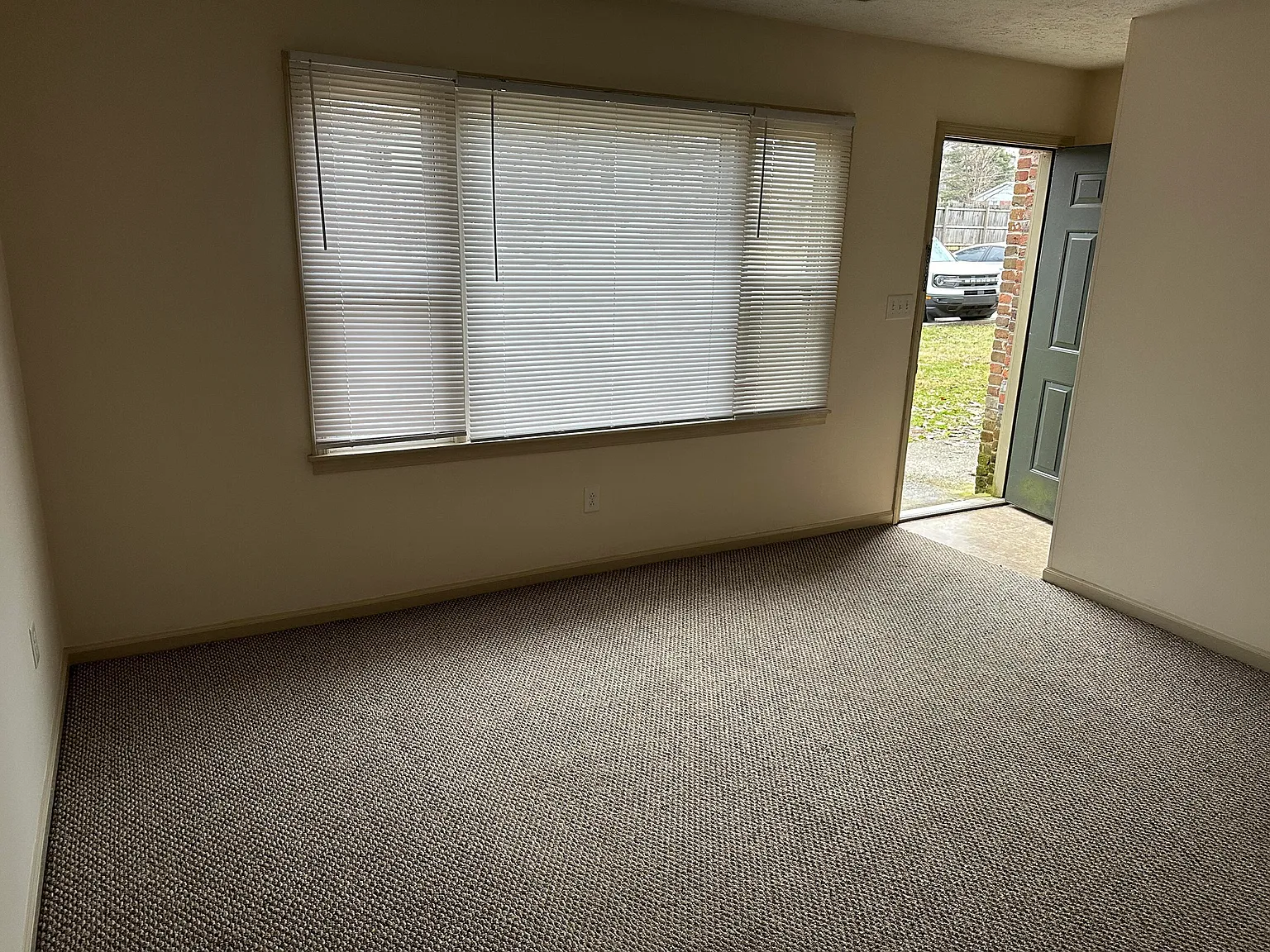 2 bed, 1.5 bath, 1017 sqft, $1,090 — Photo 4