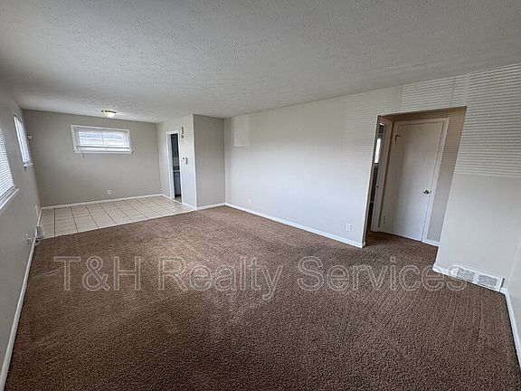 3rd image of 3814 N Arlington Ave