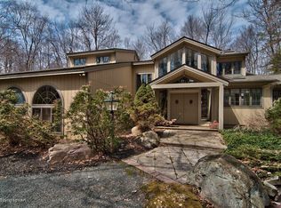 127 Leatherstocking Ln, Pocono Pines, PA 18350