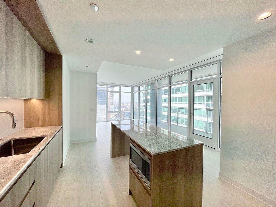 1st image of 810 W Kinzie St #1388