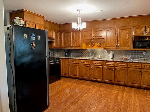 4th image of 6100 Daisy Ave