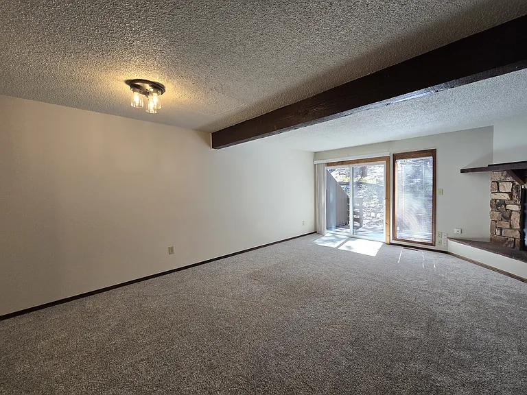 570 Manor Ct #B — Photo 10