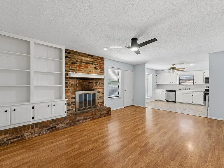213 S Silver Dr — Photo 5