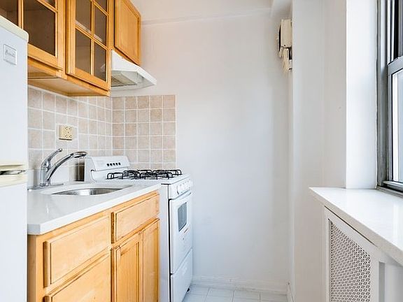 4th image of 270 Jay St APT 15B