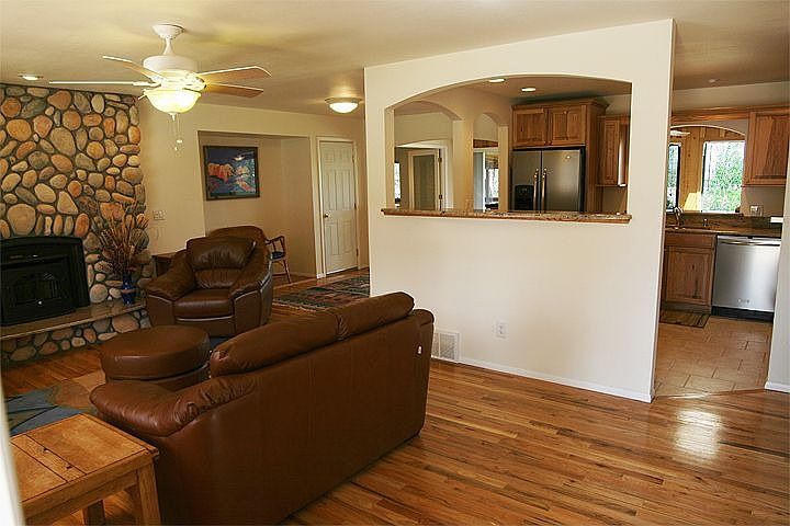 2nd image of 305 Sutherland Pl