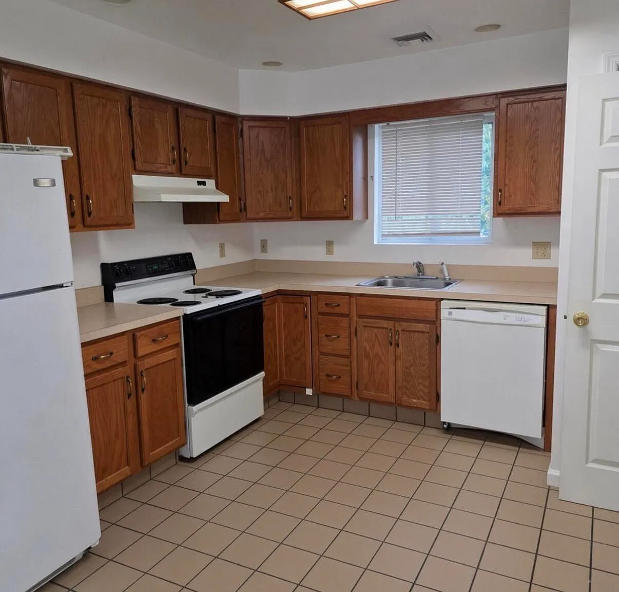 1 bed, 1.0 bath, 640 sqft, $950 — Photo 3