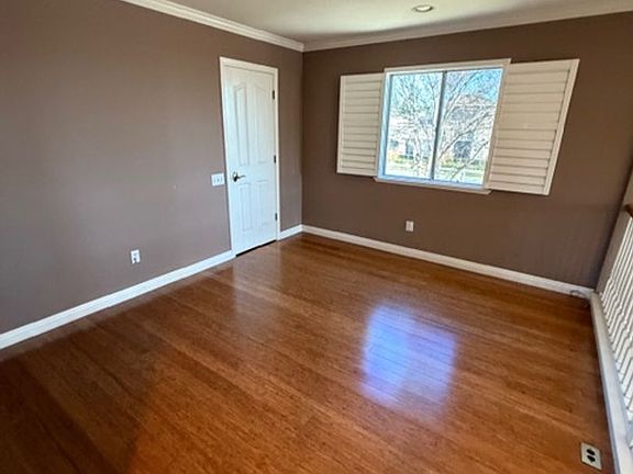 5th image of 1072 Barnes Cir