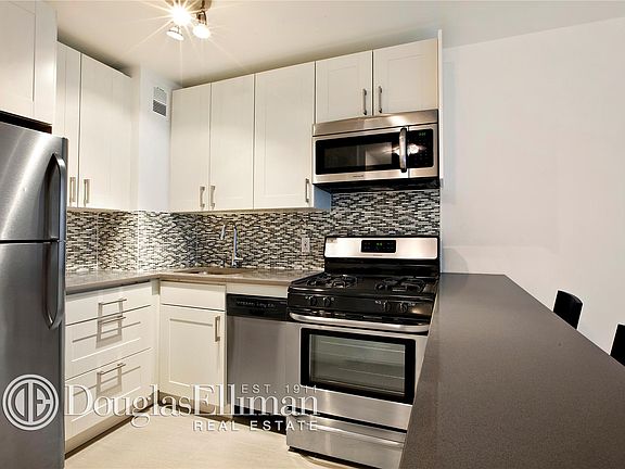 4th image of 139 E 33rd St APT 1J