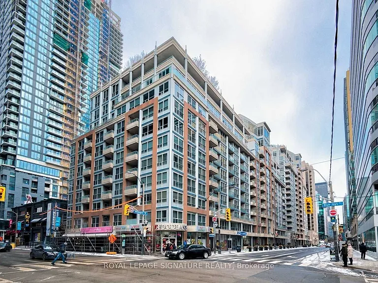 250 Wellington St W #632 — Photo 24