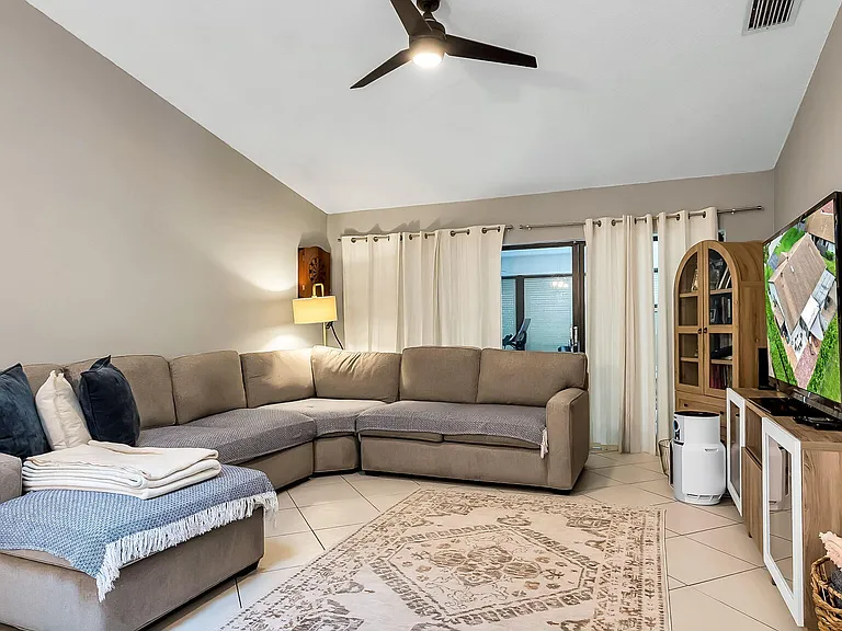 4335 Palm Forest Dr N — Photo 12