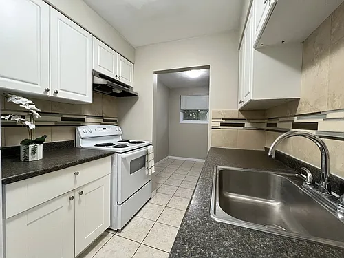 201 Erb St W Photo 1