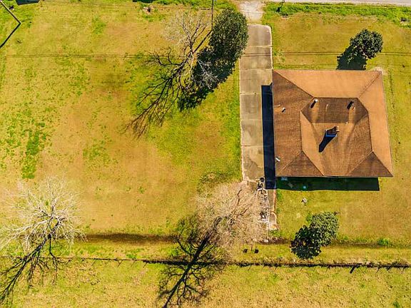 3rd image of 206 Bayou Gardens Dr