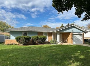 76 Evergreen St, Elk Grove Village, IL 60007