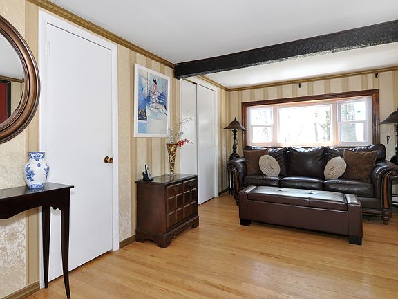 3rd image of 39 Hillcrest Ave