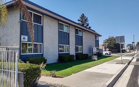 3rd image of 11921 Gilbert St APT 3